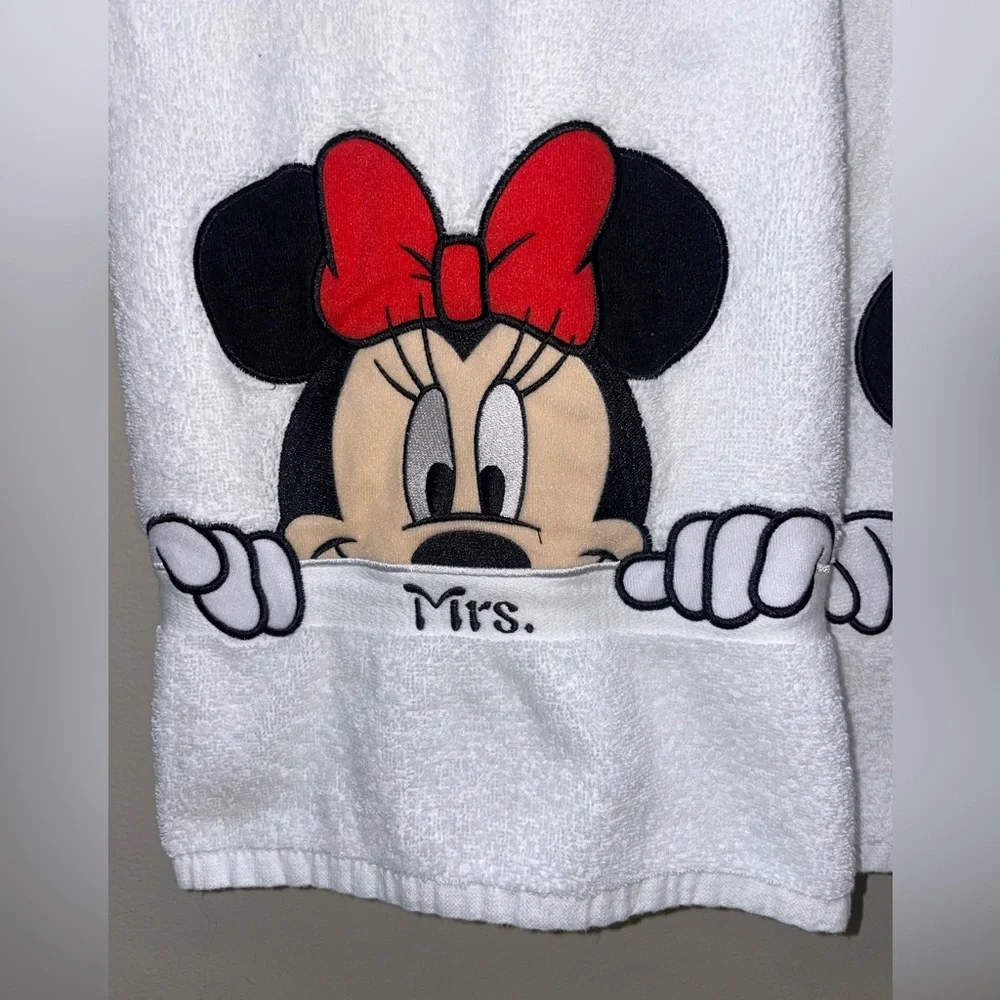 Disney Parks Mr. & Mrs. Mickey & Minnie bath towels (set - 2 total towels)